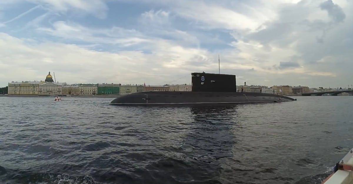 潜水艇在水面漂浮CC0视频素材