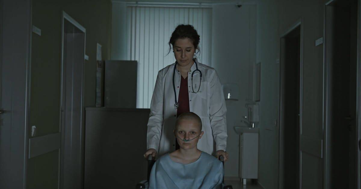 昏暗的房间女医生和病人4k高清CC0视频素材