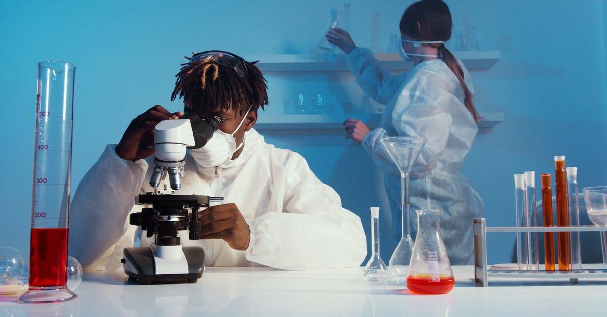 4k实拍病毒生物实验室黑人和女人高清CC0视频素材插图