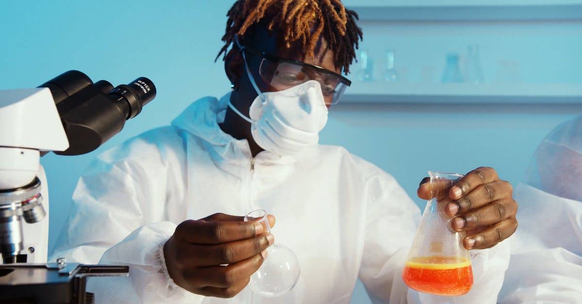 人在实验室分析医疗药剂4k高清CC0视频素材插图