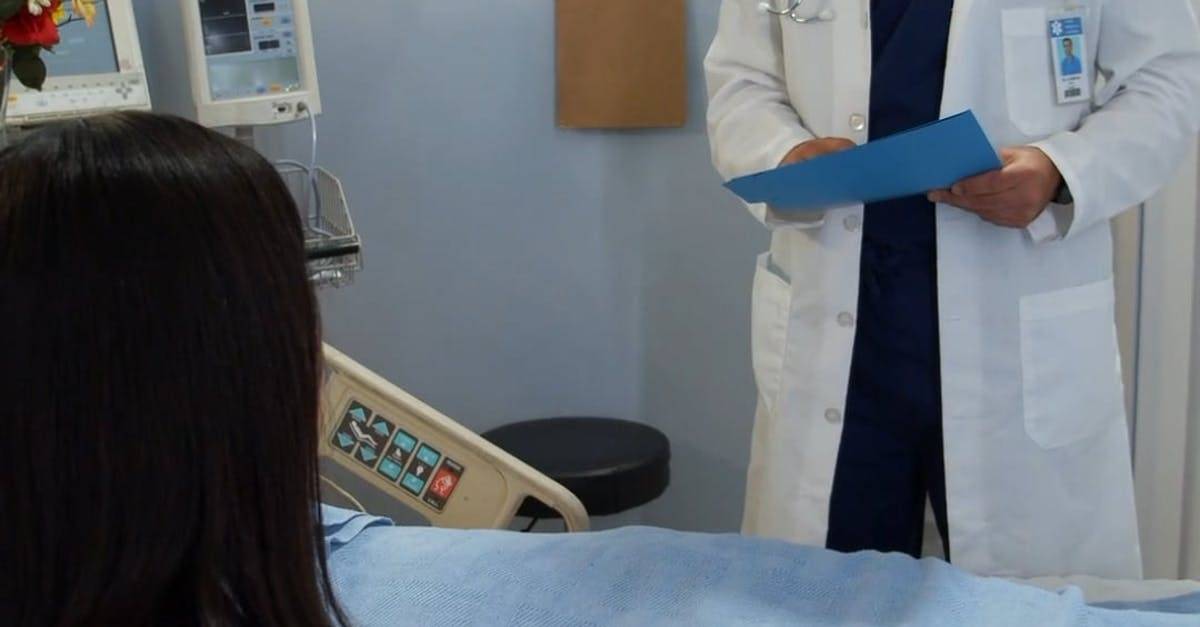 医院诊疗室医生高清CC0视频素材插图 医院诊疗室医生高清CC0视频素材插图