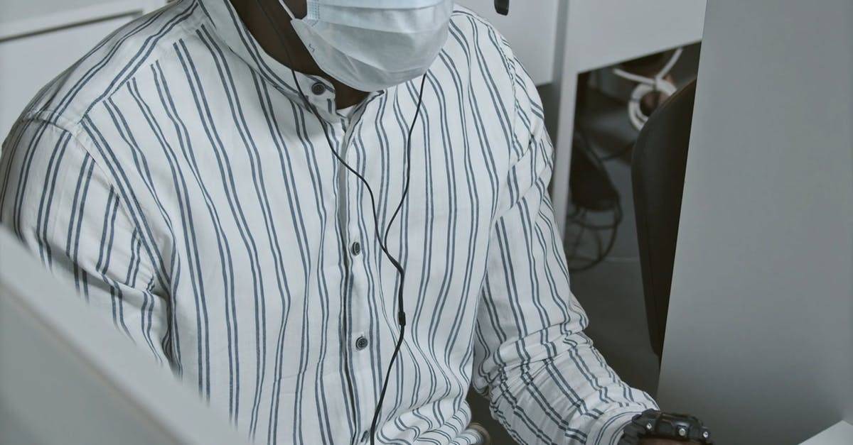 covid-19戴口罩的医生条纹服装4k竖屏高清CC0视频素材插图