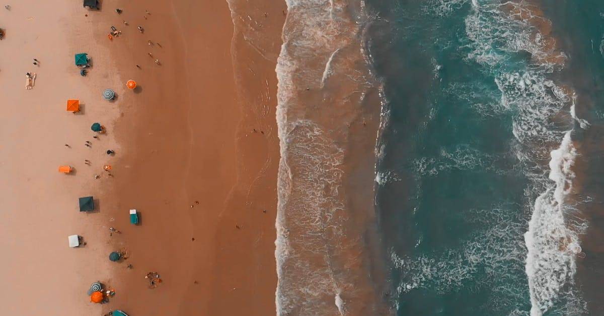 海滩岸边俯视图航拍高清CC0视频素材插图