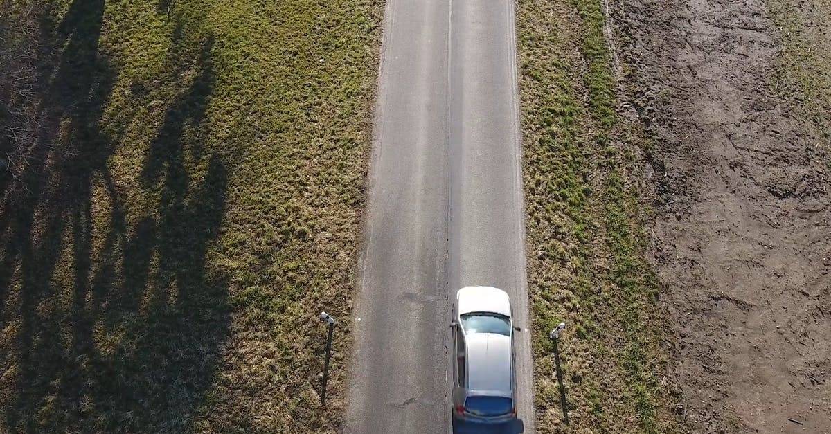 在乡下柏油路上旅行航拍CC0视频素材插图