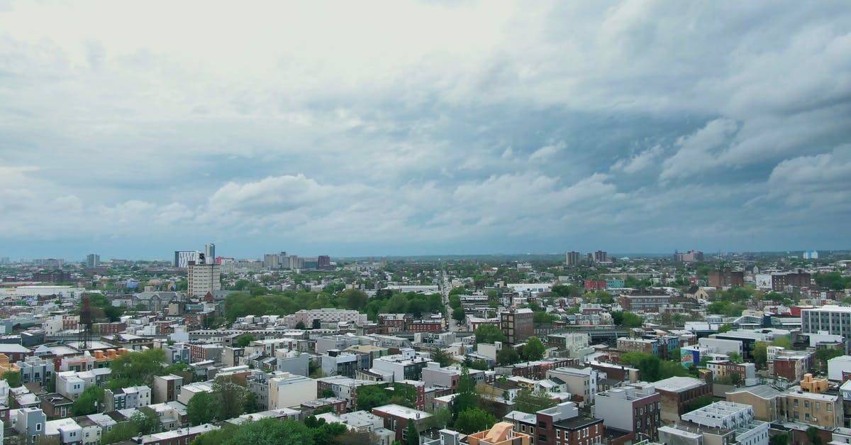 Kelly Lacy航拍宾夕法尼亚，费城在白天的城市景观CC0视频素材插图