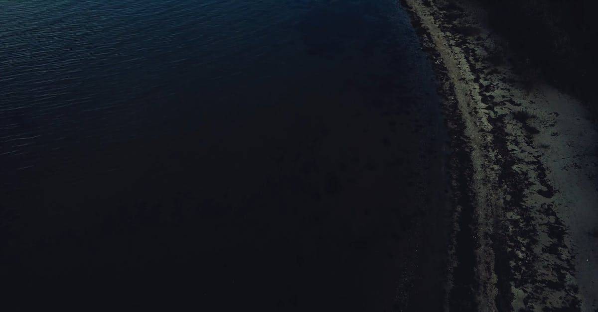 夜幕降临夜晚的海边风景4k航拍高清CC0视频素材插图