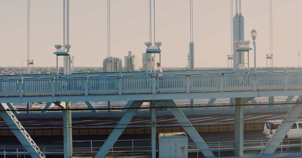 城市交通系统人吊桥航拍4K高清CC0视频素材插图
