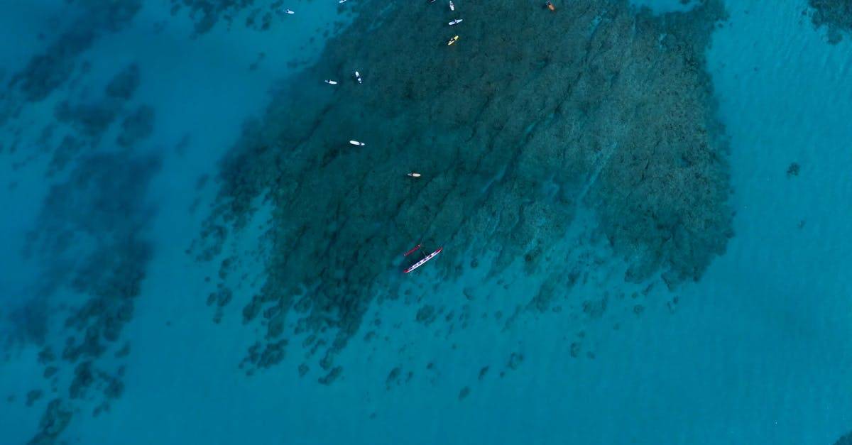 海水皮艇岩石海景航拍4K高清CC0视频素材插图