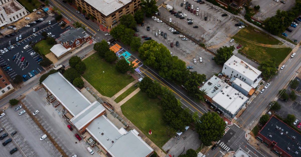 城市停车场停放的汽车航拍4K高清CC0视频素材插图