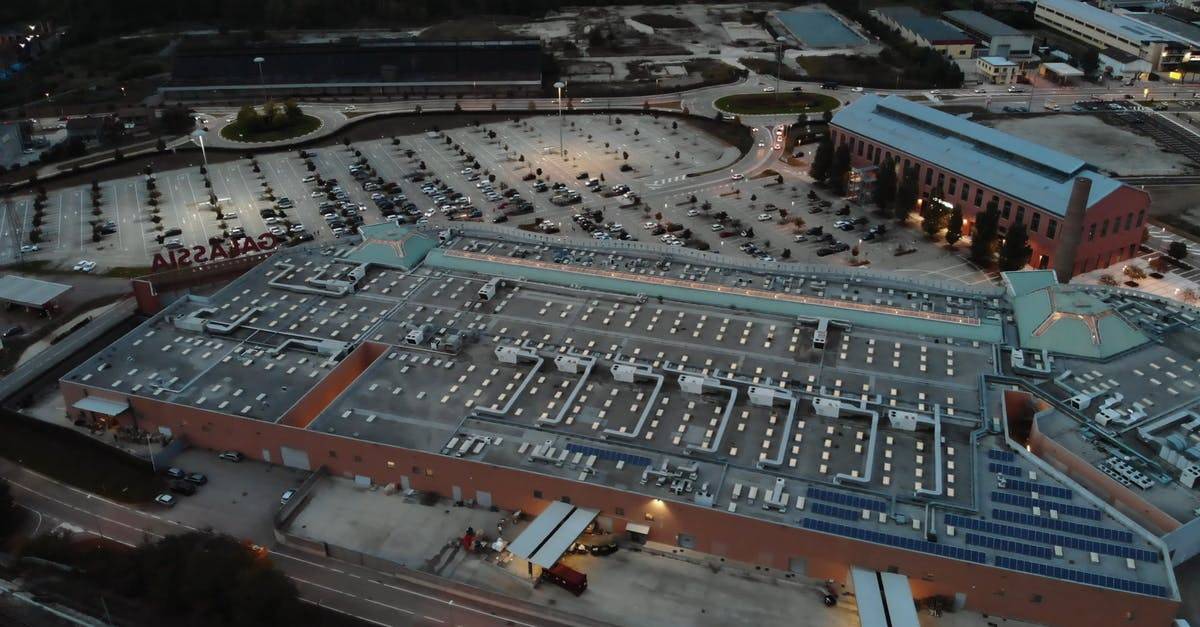 城市汽车停车位航拍4K高清CC0视频素材插图 城市汽车停车位航拍4K高清CC0视频素材插图