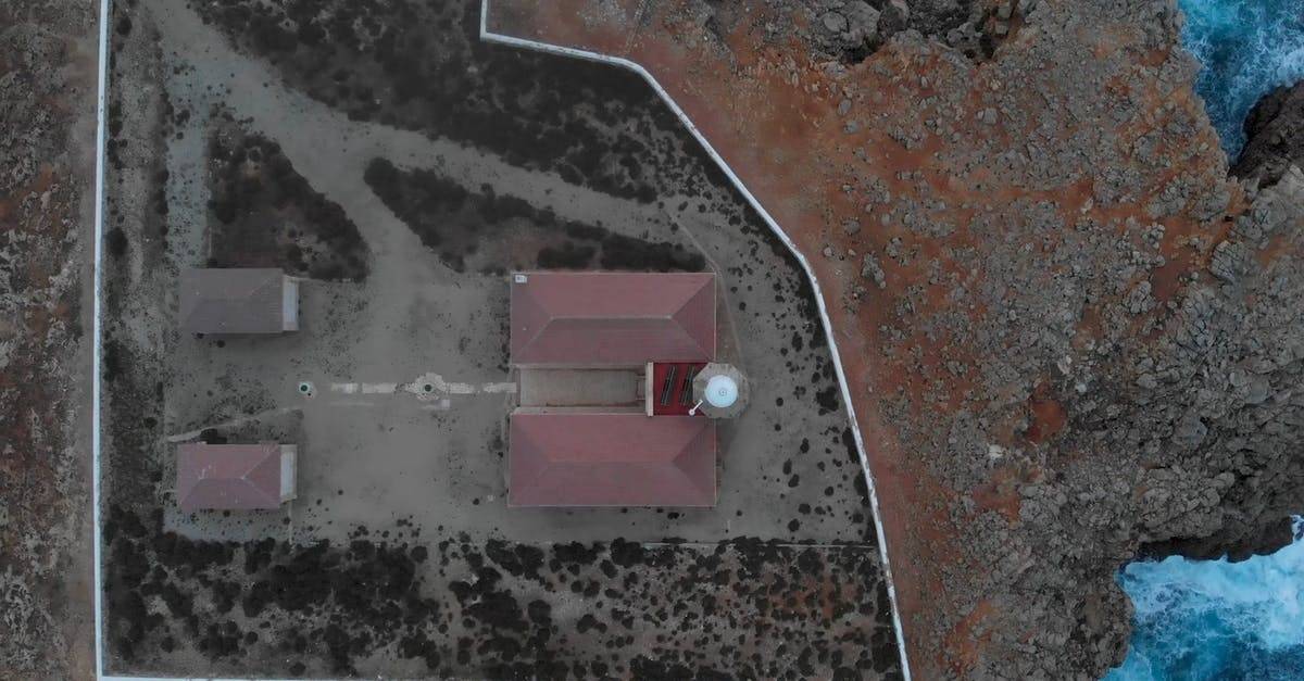 向上飞的无人机拍摄海边2k高清CC0视频素材插图