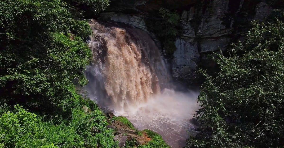 史诗般的瀑布黄色水流4k航拍高清CC0视频素材插图