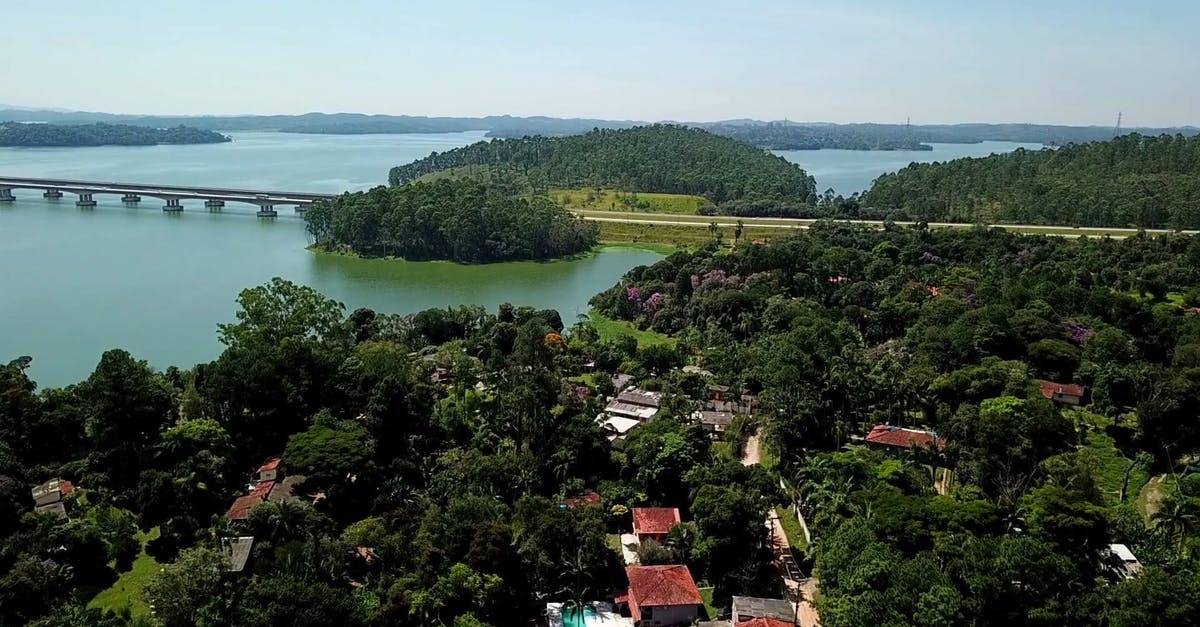 绿色森林城市跨海大桥航拍高清CC0视频素材插图