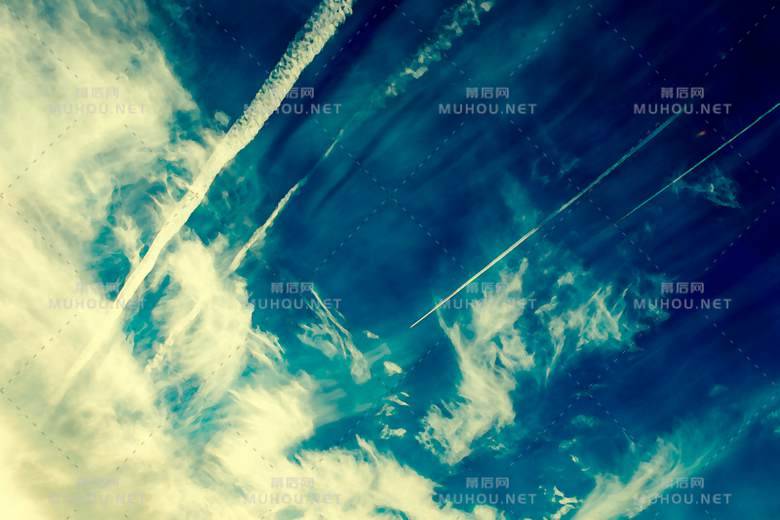 又见到美美的飞机云了插画作品插图5