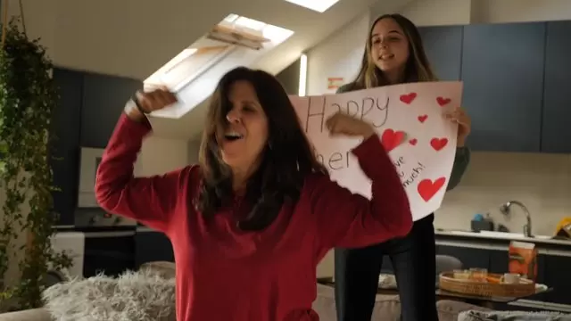 妈妈和女儿为母亲节跳舞视频素材