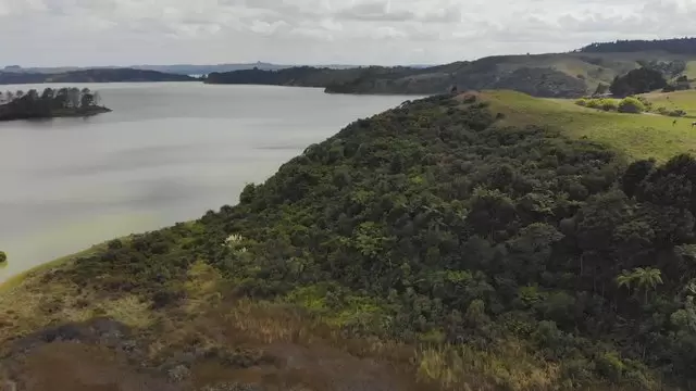 缩略图新西兰拉格兰的湖航拍视频素材