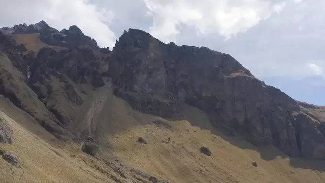 缩略图帕索-德科尔特斯山脉航拍视频素材
