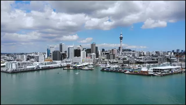 新西兰奥克兰的Skytower码头航拍视频素材