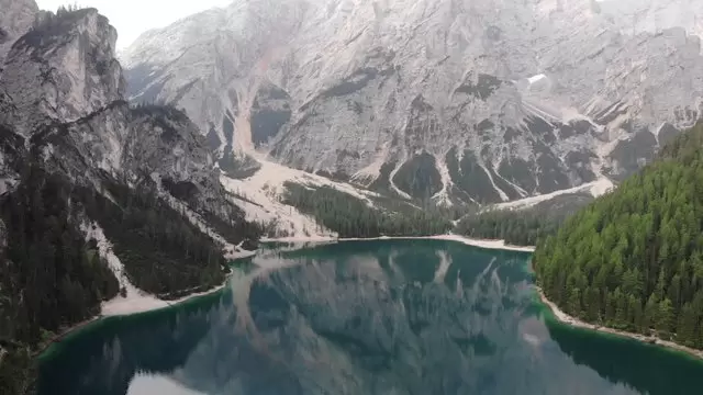 意大利雪山和湖泊航拍视频素材