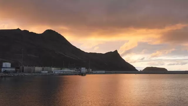 海上日落红色夕阳航拍视频素材