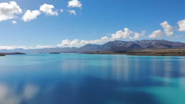 新西兰的特卡波蓝色湖航拍视频素材