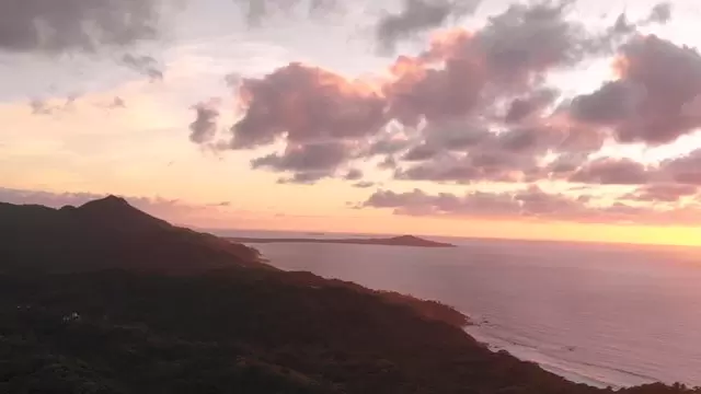 缩略图墨西哥萨伊利塔海滩的日落航拍视频素材