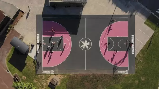 缩略图新西兰奥克兰的篮球场航拍视频素材