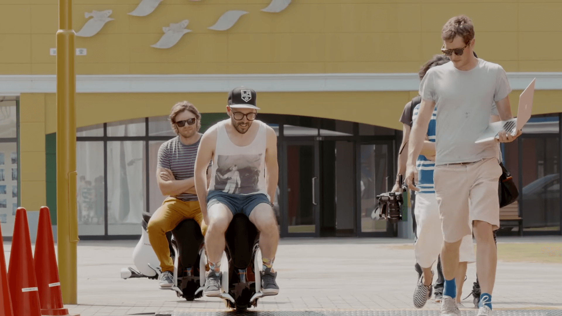 〈I Won’t Let You Down〉MV空拍一镜到底，OK Go再现好莱坞标志歌舞插图