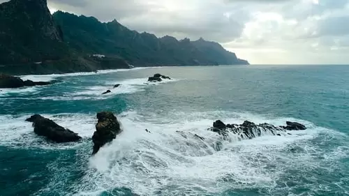 戏剧性的海洋海岸航拍视频下载Dramatic Ocean Coast