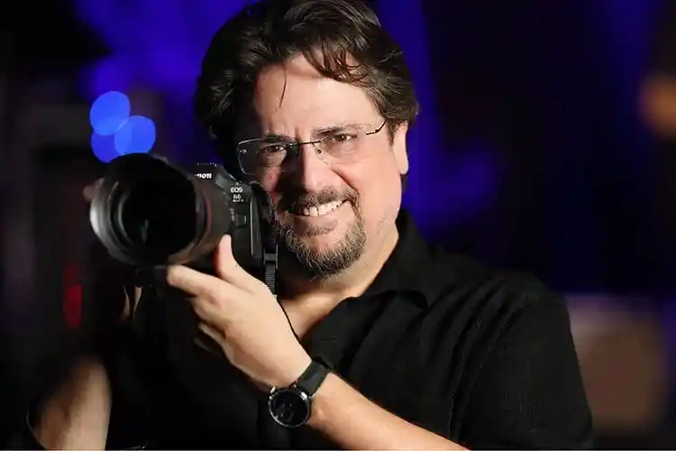 Canon R6 Mark III 来了！这还叫中阶机？简直是迷你电影机！