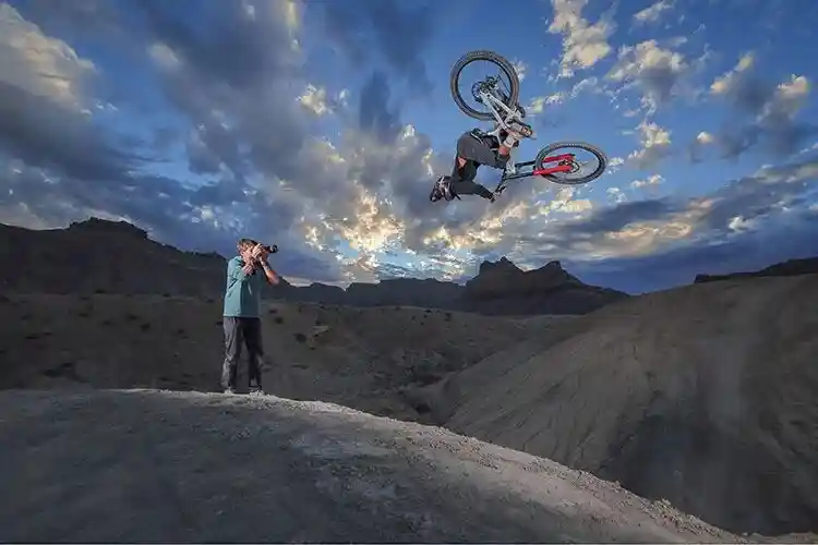 Canon R6 Mark III 来了！这还叫中阶机？简直是迷你电影机！