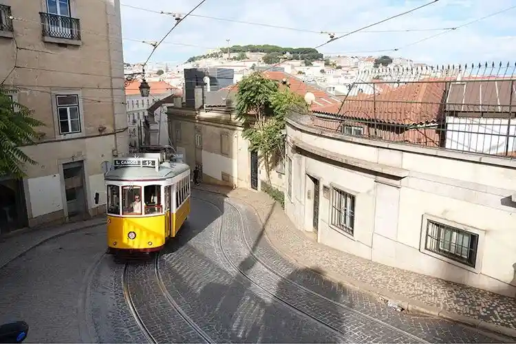 Sony A7M5！部分堆叠式 CMOS、AI 芯片赋能、无黑屏30fps连拍！